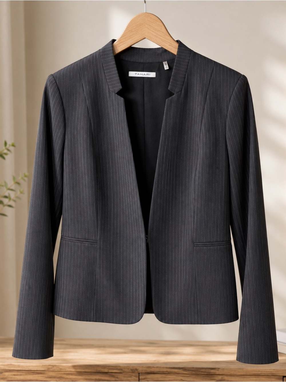 NWT T Tahari Zoe Reverse Lapel Pinstripe Blazer